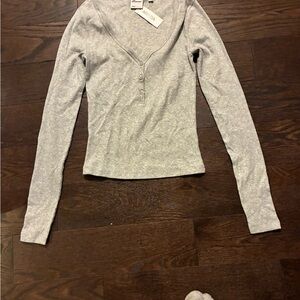 Aritzia Light Gray Long Sleeve V-Neck Top